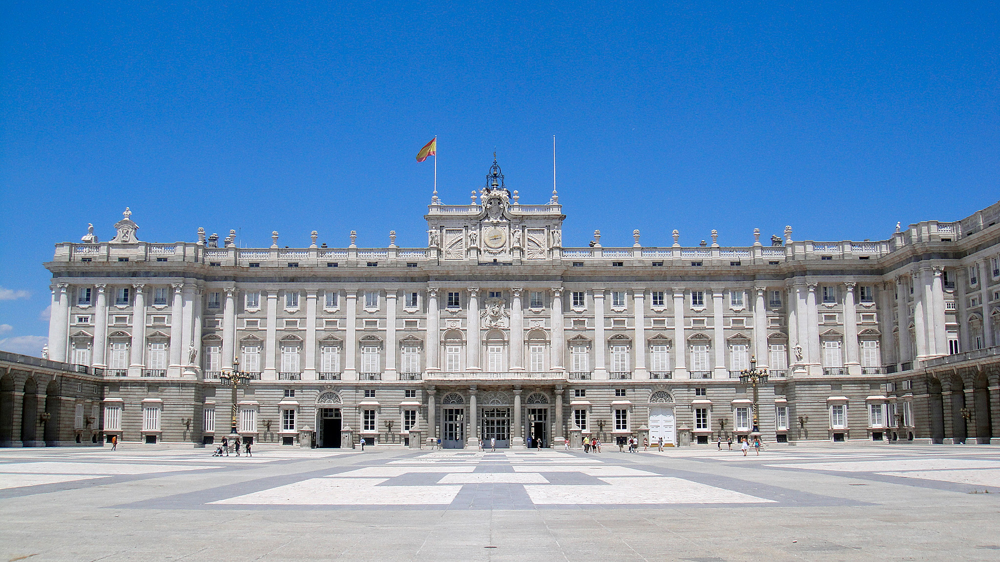 Descubre los secretos del Palacio Real en Madrid